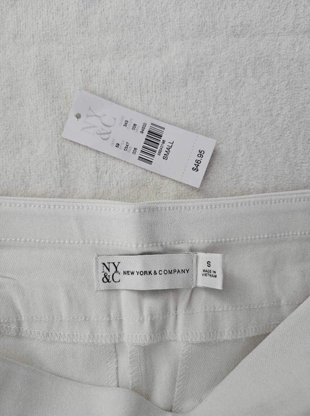NWT New York & Company The Whitney White Pull On Stretch Shorts Small - Picture 3 of 10